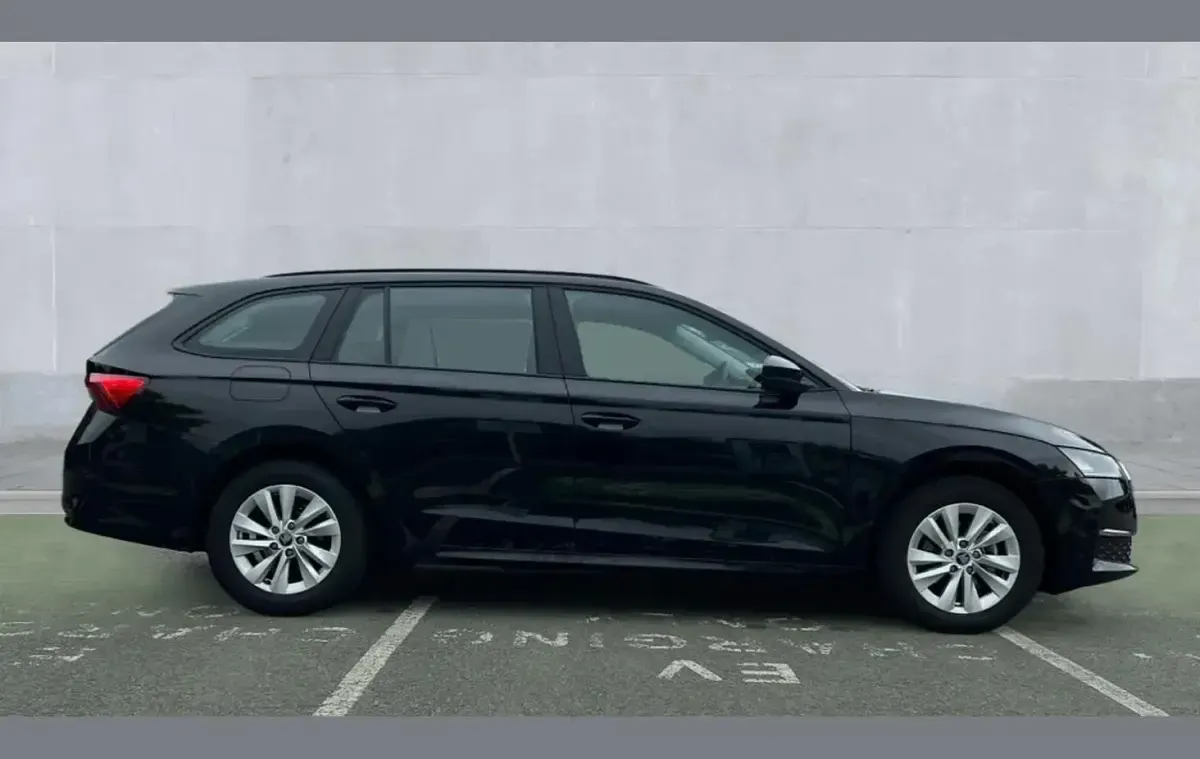 Used Skoda Octavia SE Technology 150 HP (110 kW) 2025 Black Estate