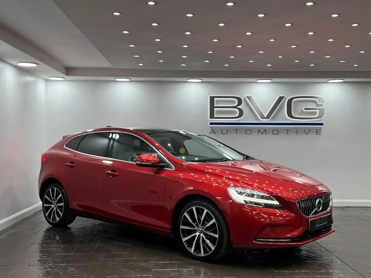Used Volvo V40 Inscription 150 HP (110 kW) 2019 Hatchback