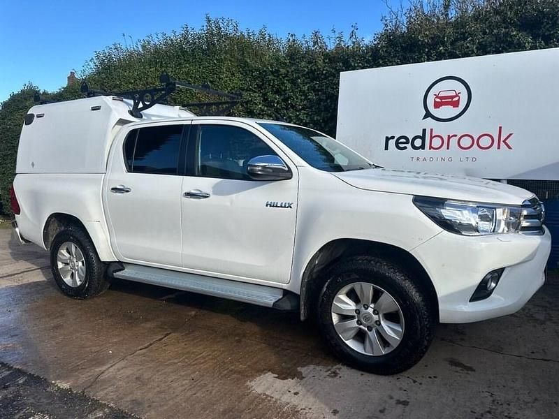 Used Toyota HiLux 150 HP (110 kW) 2019 White Pickup