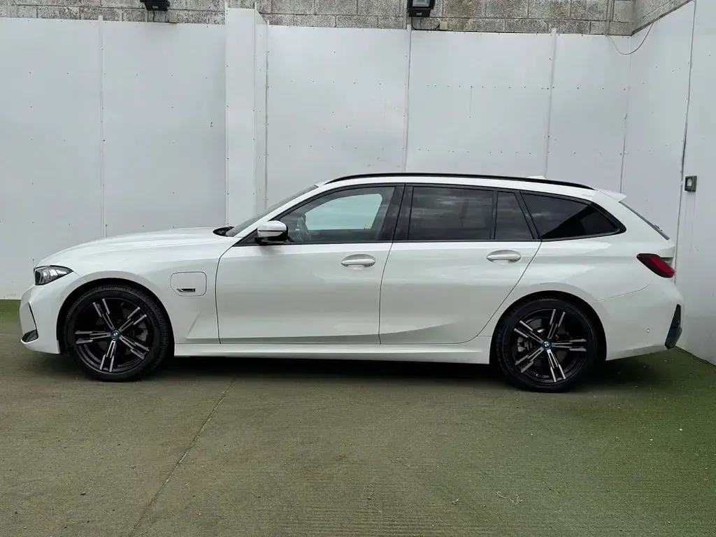 Used BMW 330e M Sport 292 HP (214 kW) 2023 White Estate