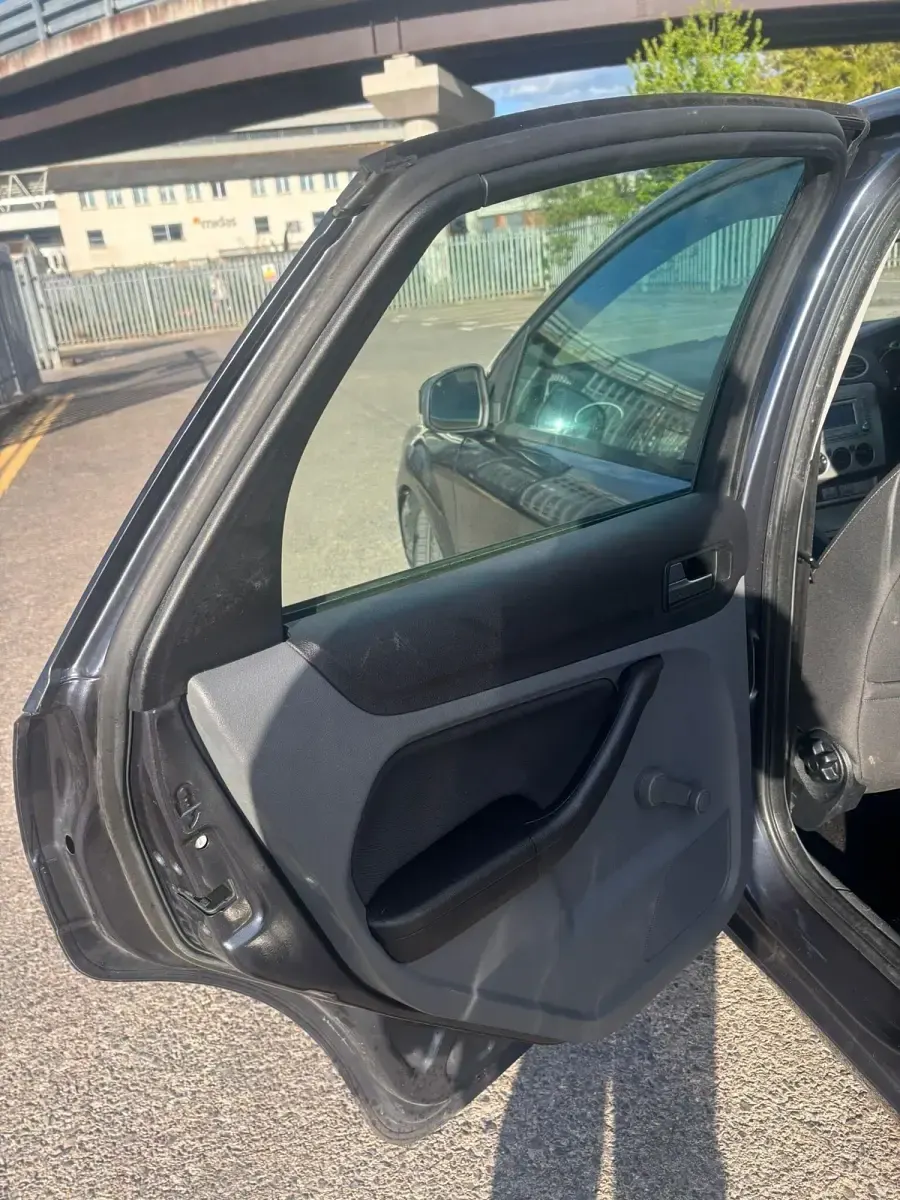 Begagnad Ford Focus Sport 2011 Grå Halvkombi