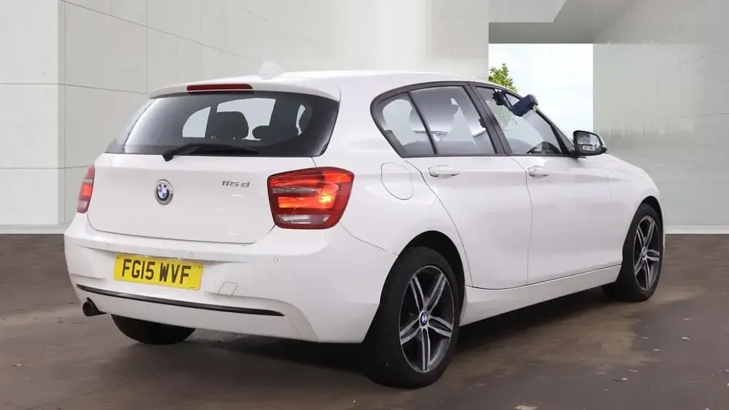 Used BMW 116 Sport Line 2015 Alpine white Hatchback