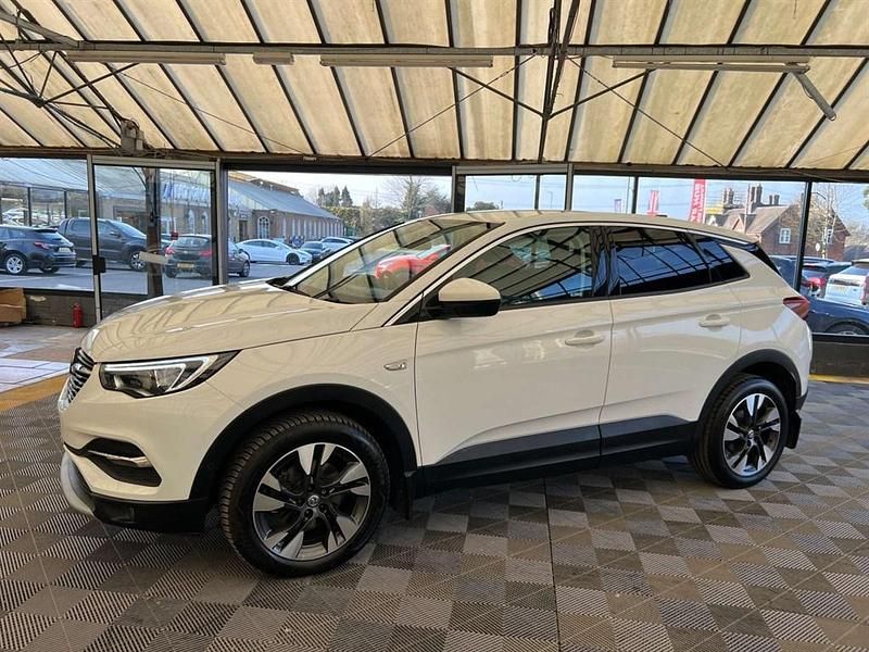 Used Vauxhall Grandland X Sport 130 HP (95 kW) 2018 White SUV