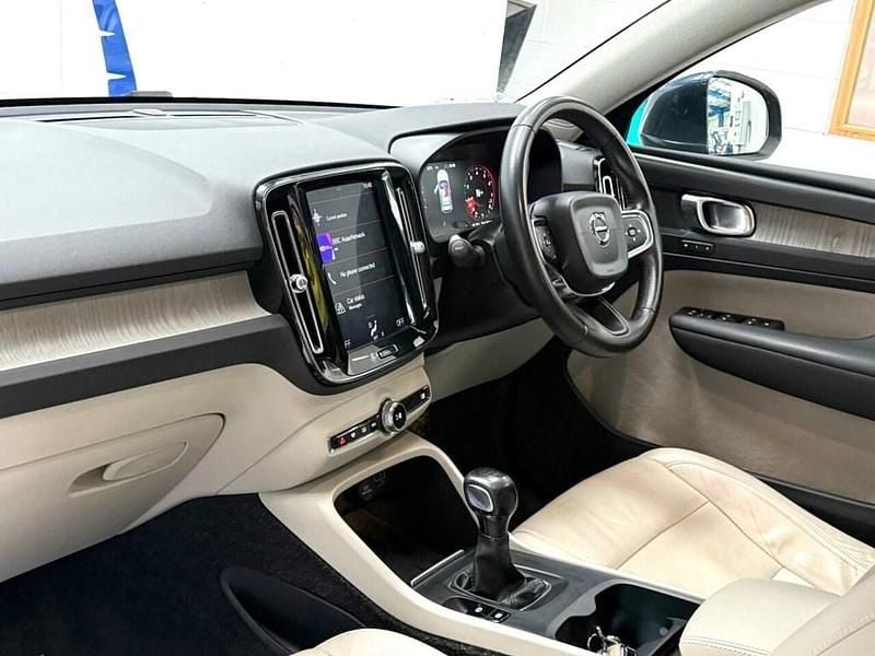 Usado Volvo XC40 Inscription 156 HP (114 kW) 2018 Azul SUV