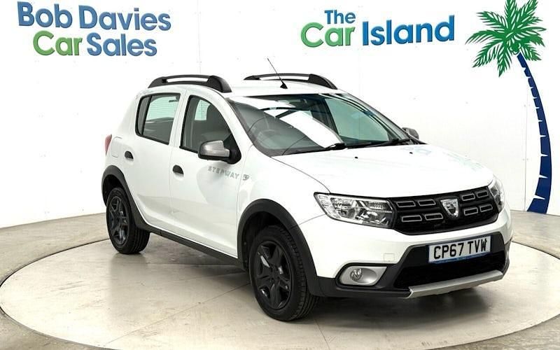 White Used 2017 Dacia Sandero Lauréate Hatchback | £6,500 (Fair price) - Image 1/4