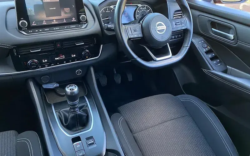 Used Nissan Qashqai Acenta Premium 140 HP (102 kW) 2022 Red SUV