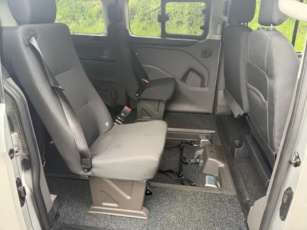 Used Ford Tourneo Custom Titanium 130 HP (95 kW) 2024 Silver Van