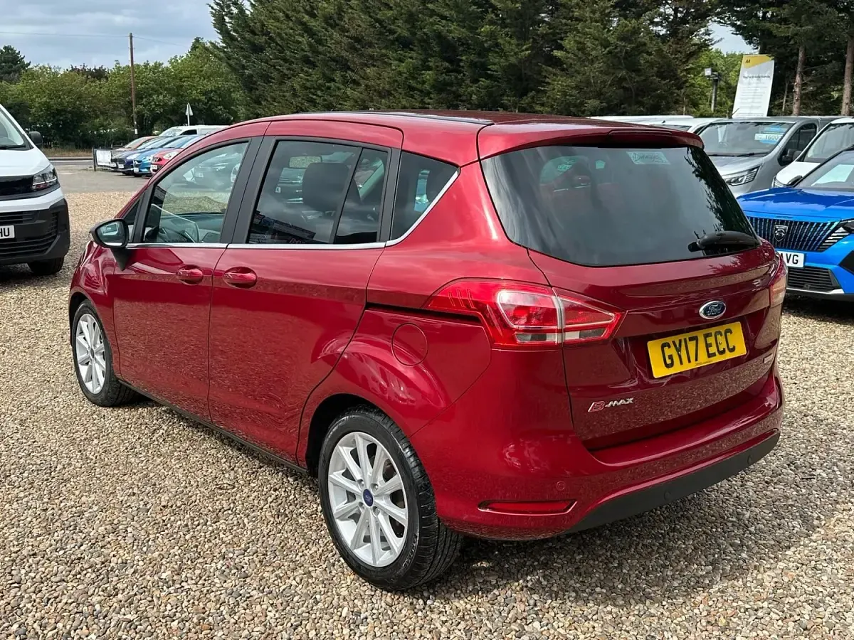 Used Ford B-MAX Titanium 100 HP (73 kW) 2017 Red MPV