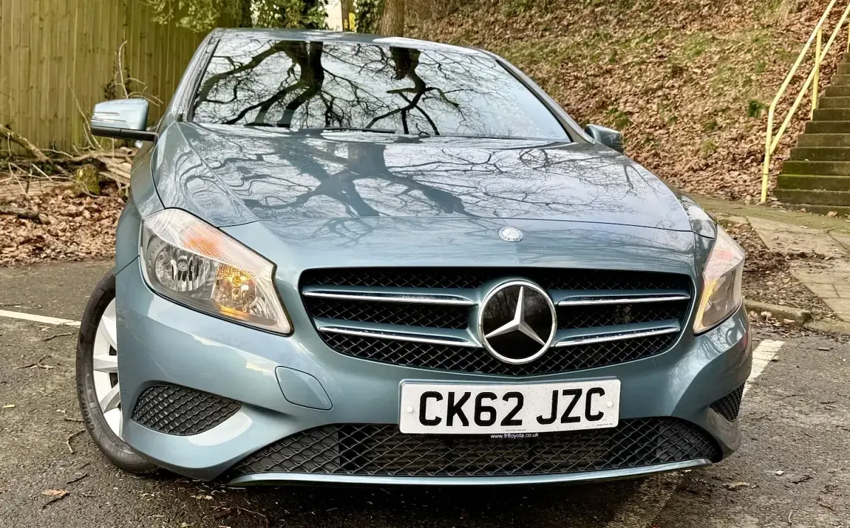 Used Mercedes A180 SE 107 HP (78 kW) 2012 Blue Hatchback