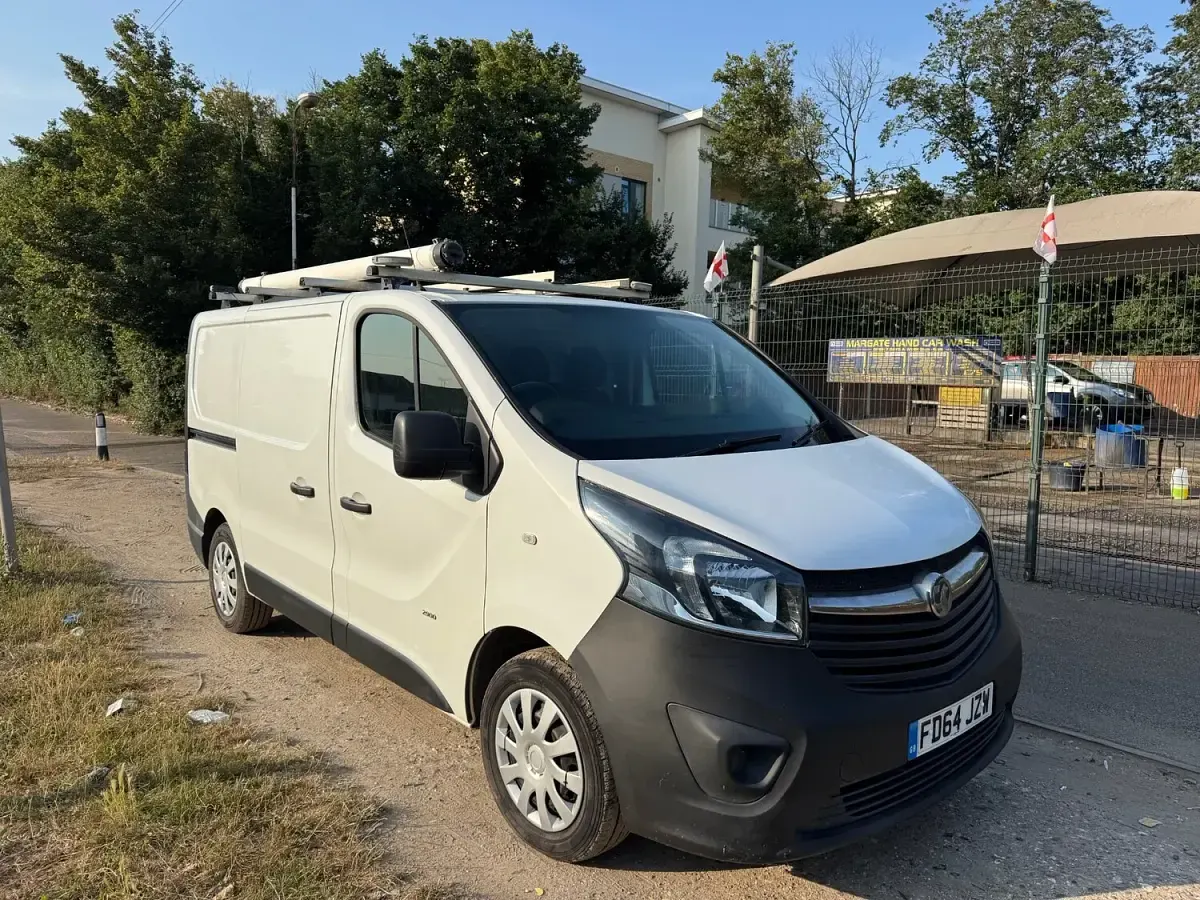Used Vauxhall Vivaro 90 HP (66 kW) 2014 White MPV