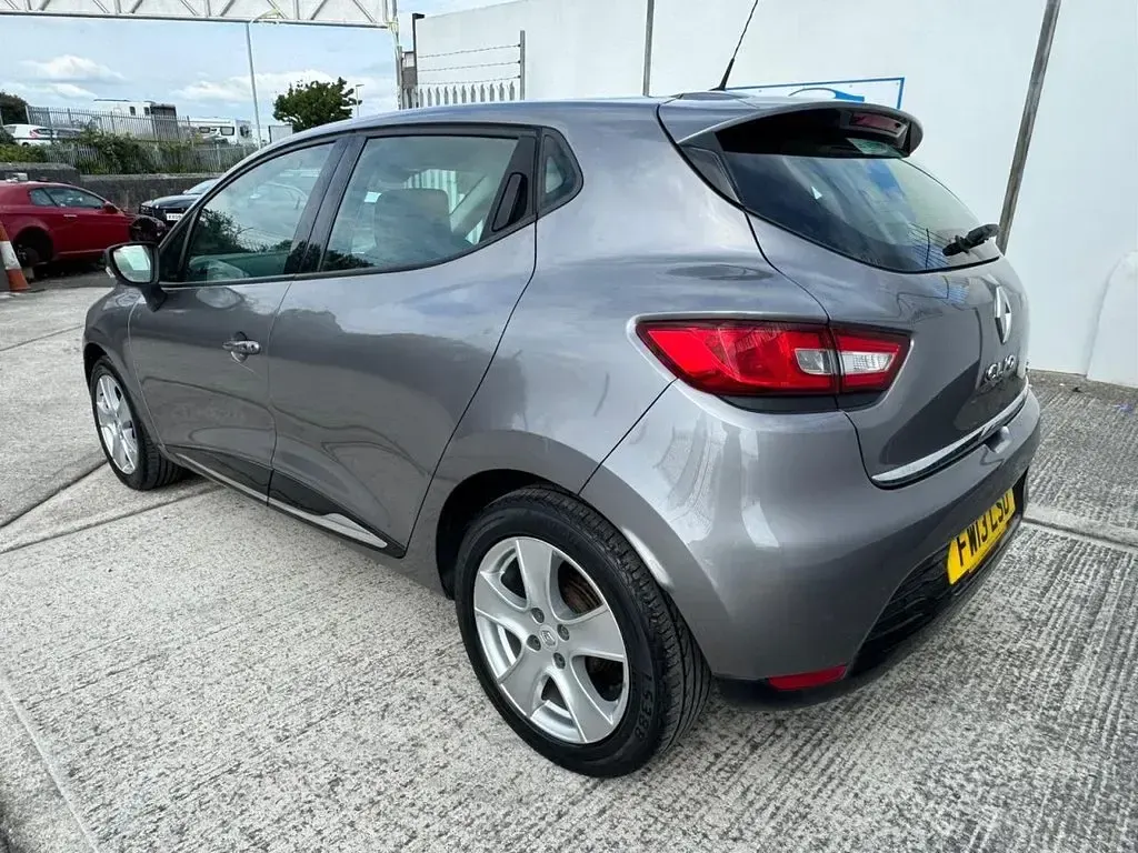 Used Renault Clio Dynamique 90 HP (66 kW) 2013 Grey Hatchback