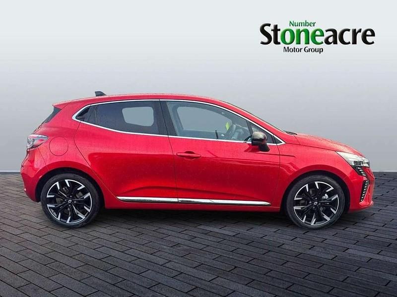 Used Renault Clio V Techno 140 HP (102 kW) 2024 Red Hatchback