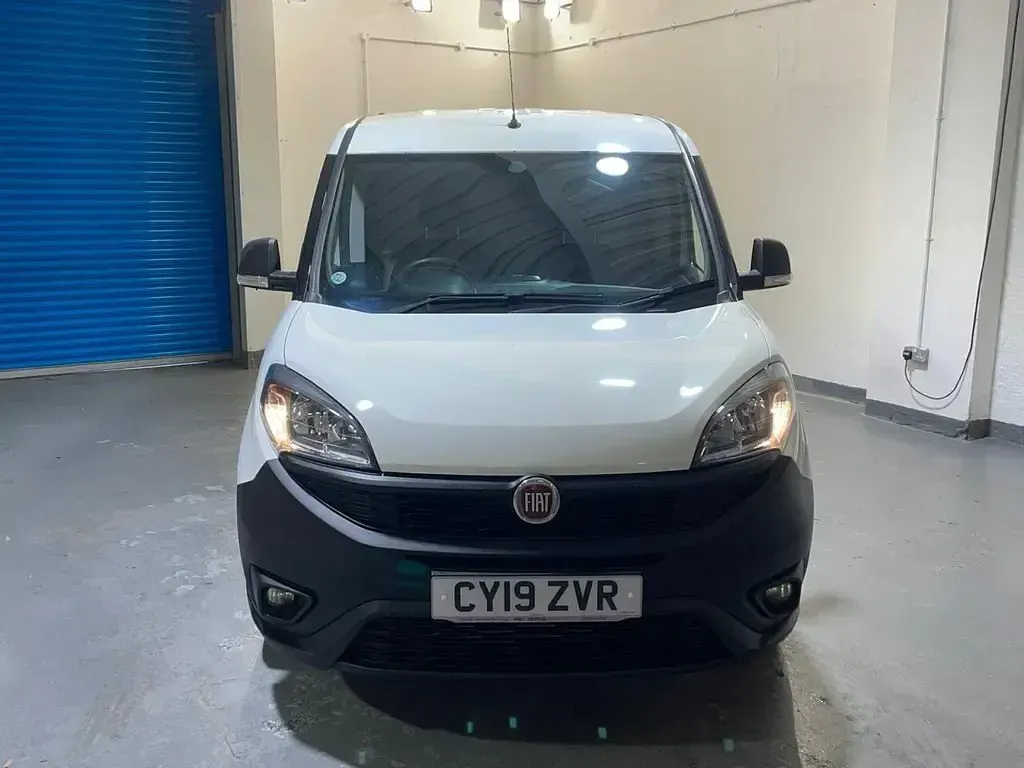 Used Fiat Doblò 105 HP (77 kW) 2019 White MPV
