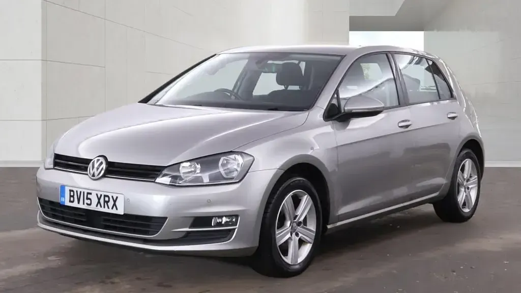 Used VW Golf VII Match 105 HP (77 kW) 2015 Silver Hatchback