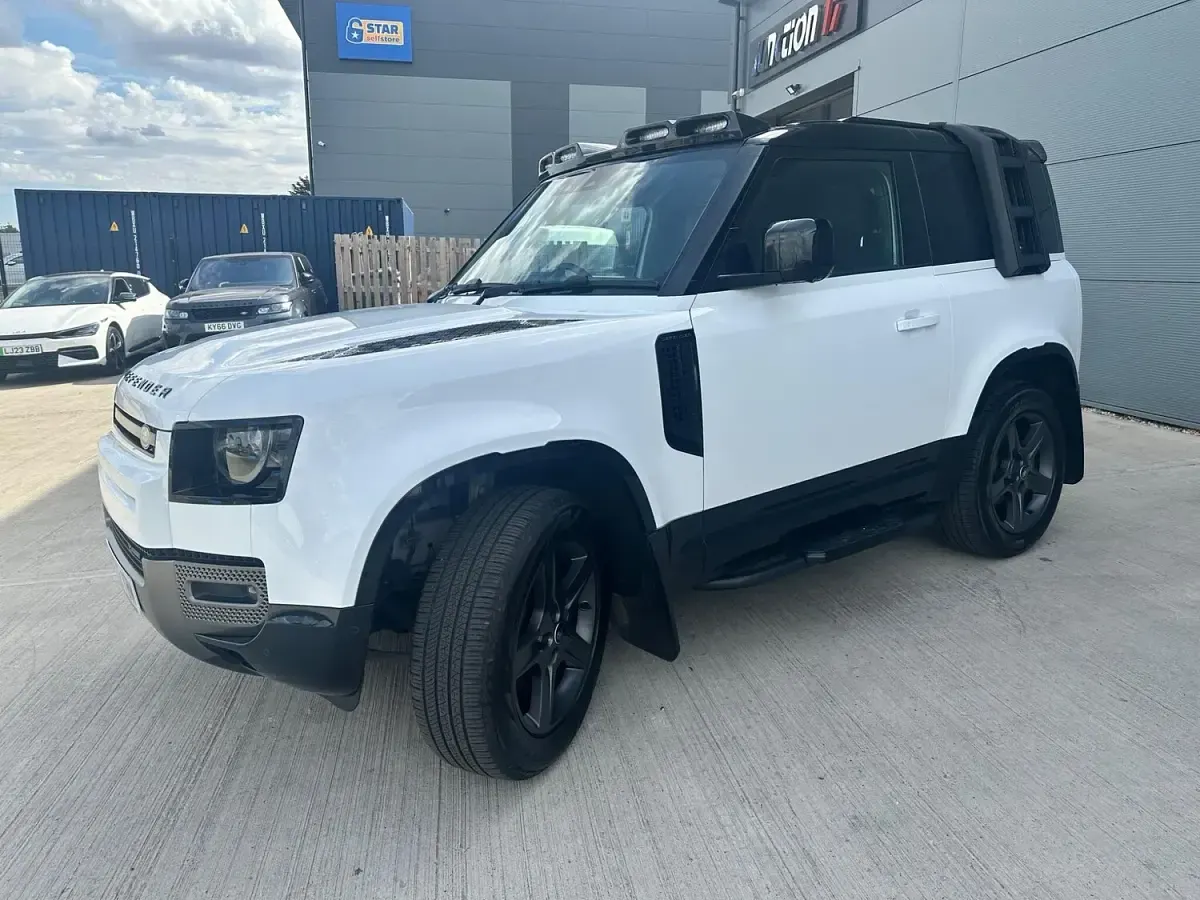 Used Land Rover Defender SE Dynamic 245 HP (180 kW) 2022 White SUV
