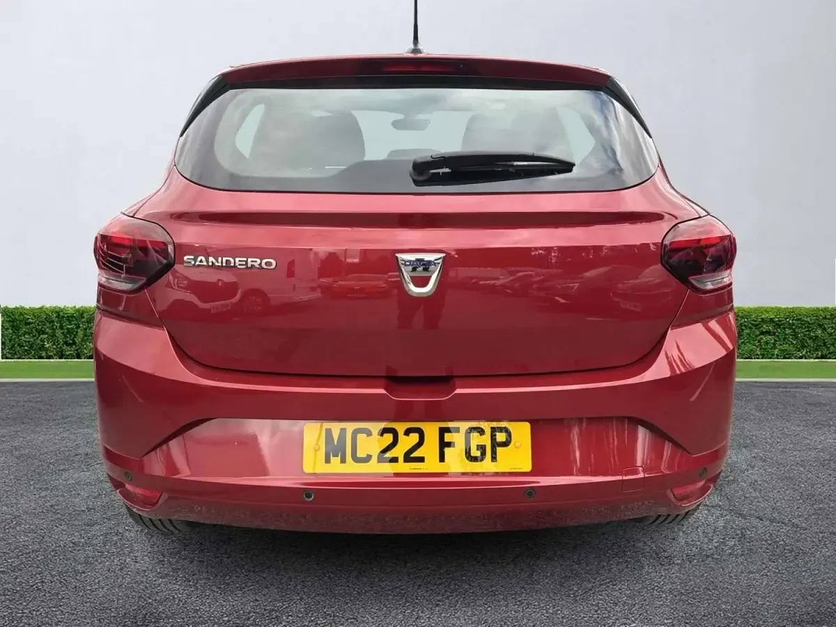 Usado Dacia Sandero Comfort 90 CV (66 kW) 2022 Rojo Utilitario