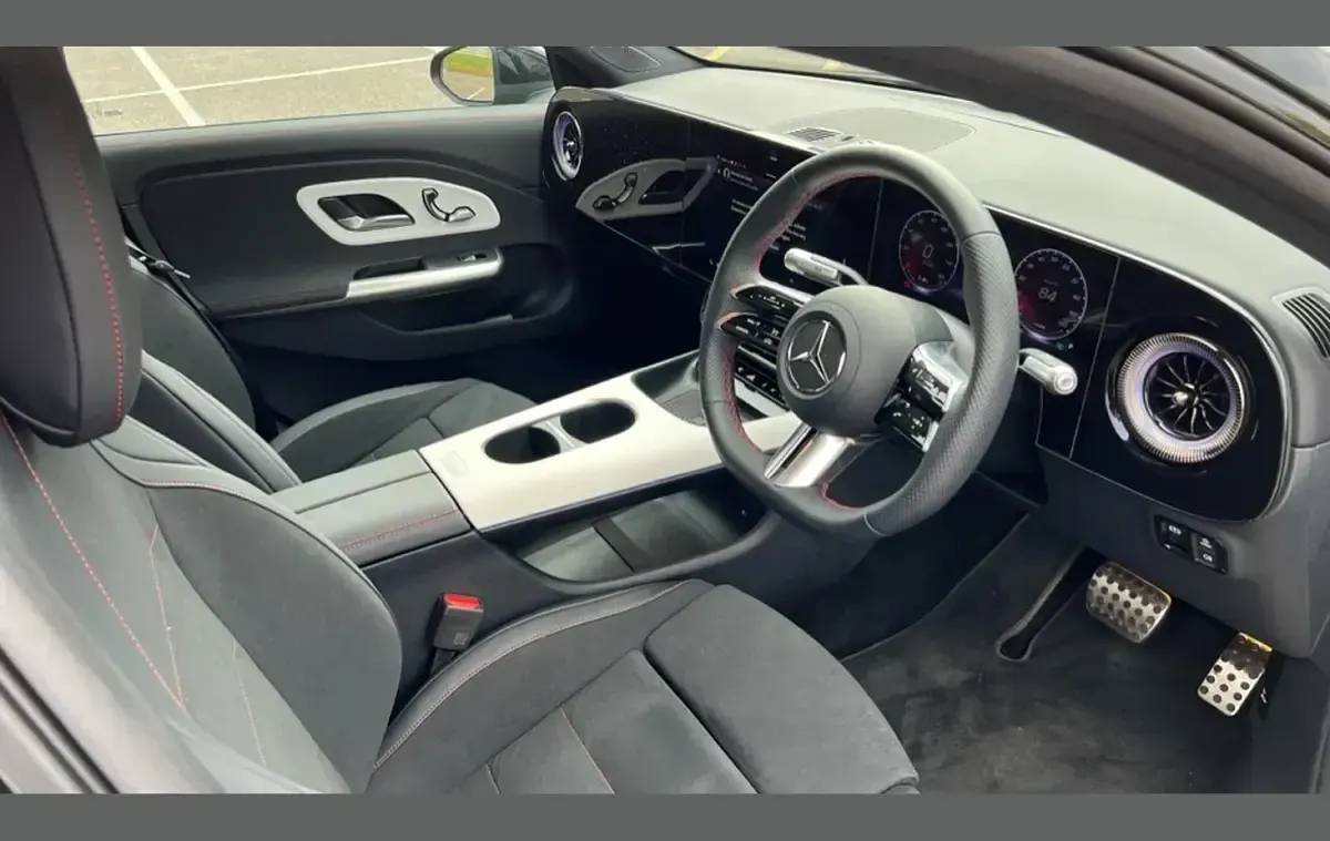 Usado Mercedes CLA 250+ AMG line 200 kW (272 HP) 2025 Preto Sedan