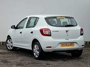 Used Dacia Sandero Ambiance 73 HP (53 kW) 2016 White Hatchback