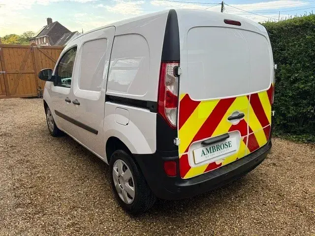 Used Nissan NV250 Acenta 115 HP (84 kW) 2020 White Van