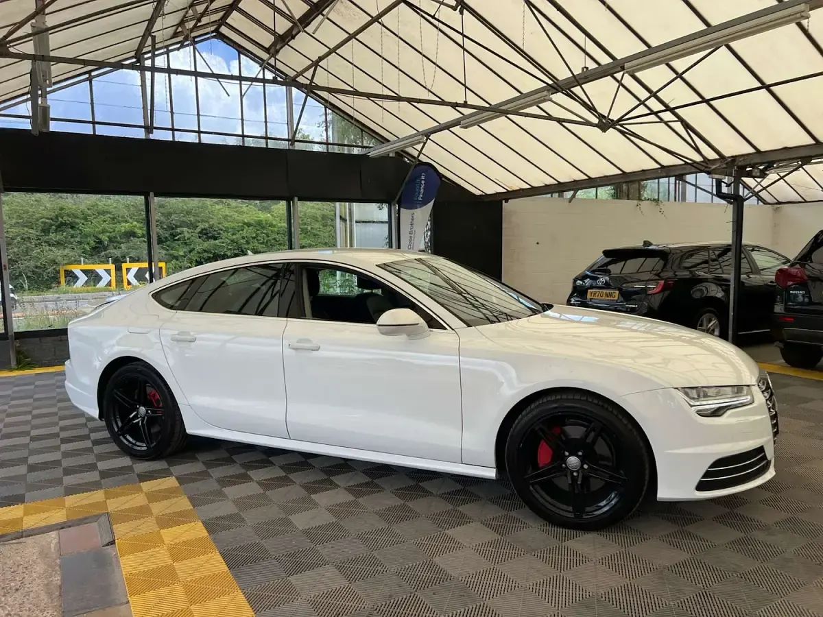 Used Audi A7 Comfort 2017 White Hatchback