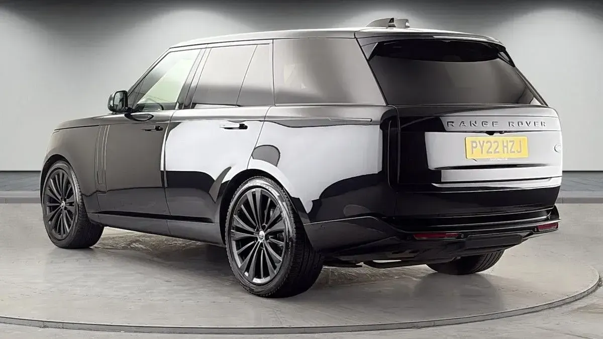 Begagnad Land Rover Range Rover First Edition 351 HK (258 kW) 2022 Svart SUV