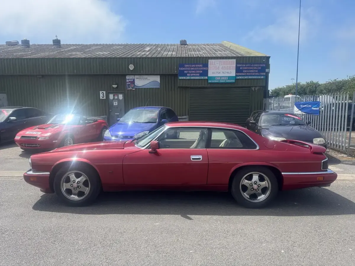Used Jaguar XJS 240 HP (176 kW) 1993 Red Sedan