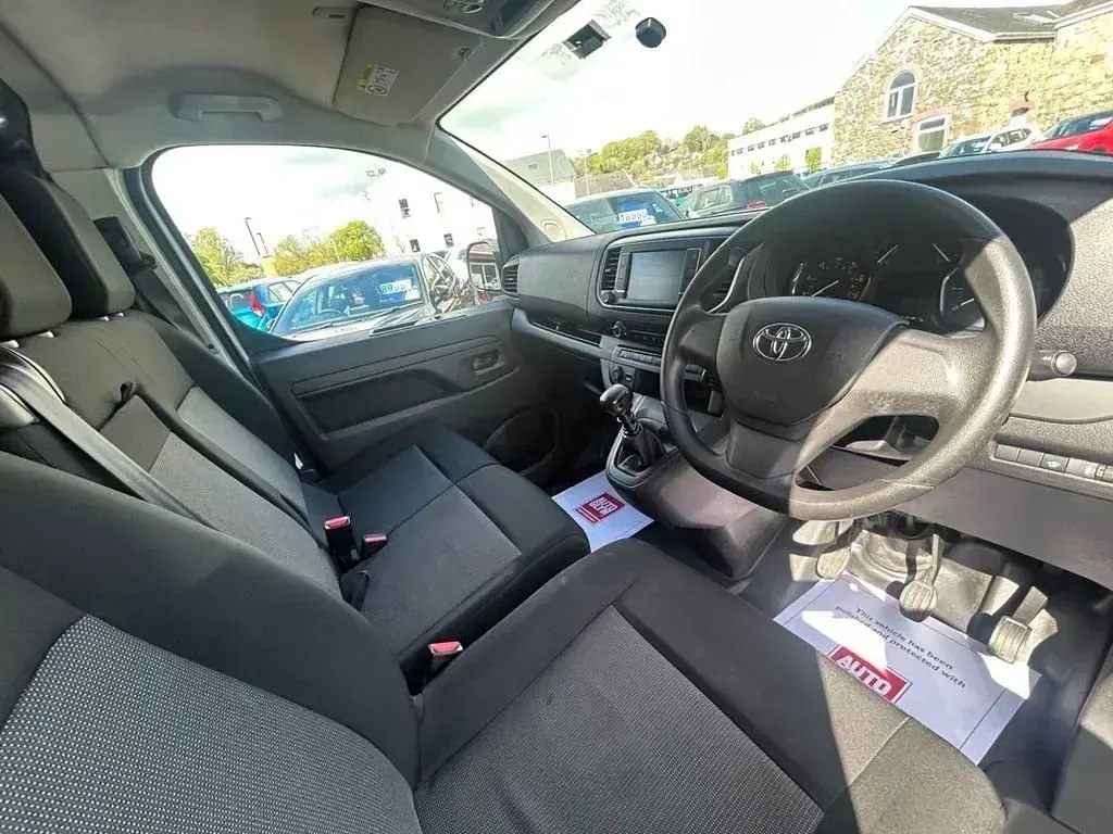 Used Toyota Proace Active 120 HP (88 kW) 2023 White MPV