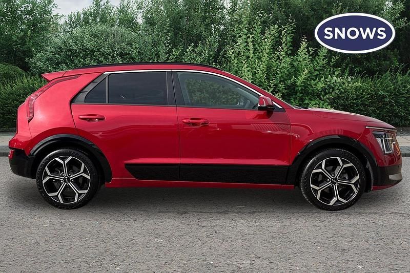 Used Kia Niro 139 HP (102 kW) 2022 Runway red SUV