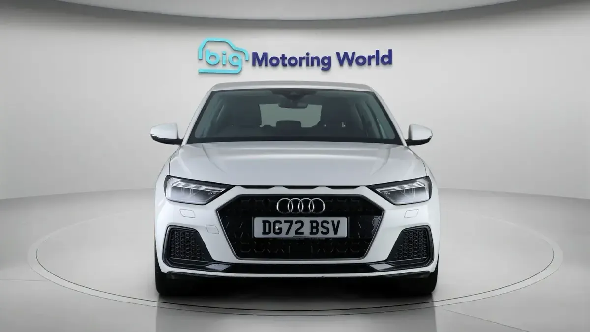 Used Audi A1 Sportback Sport 95 HP (69 kW) 2022 White Hatchback