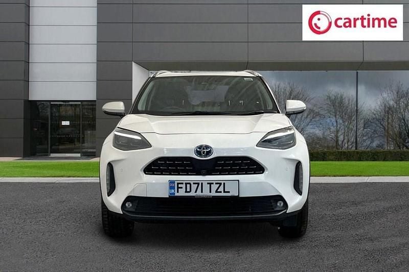 Used Toyota Yaris Hybrid 116 HP (85 kW) 2022 White SUV