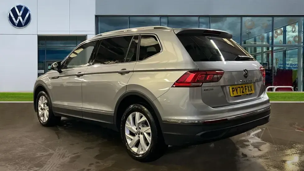 Used VW Tiguan Allspace Life 150 HP (110 kW) 2023 Pyrite silver metallic SUV