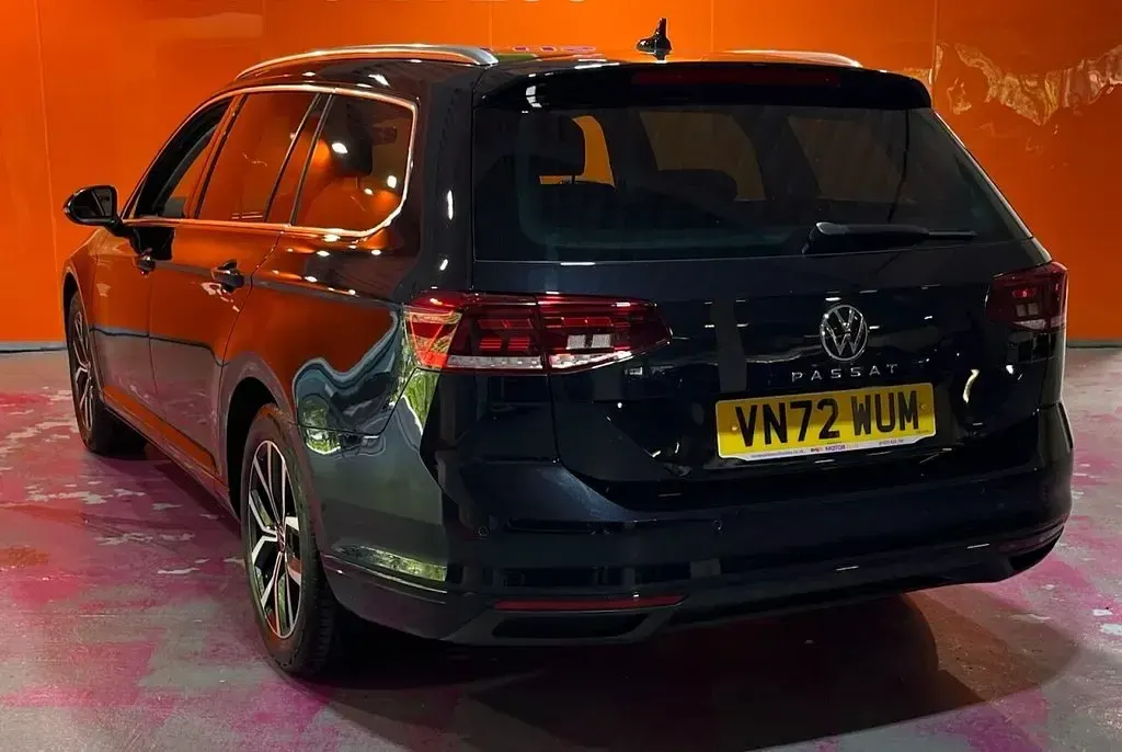 Used VW Passat SEL 150 HP (110 kW) 2022 Black Estate