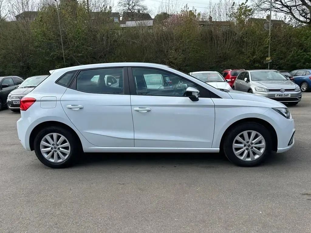 Usado Seat Ibiza SE 95 HP (69 kW) 2023 Branco Citadino