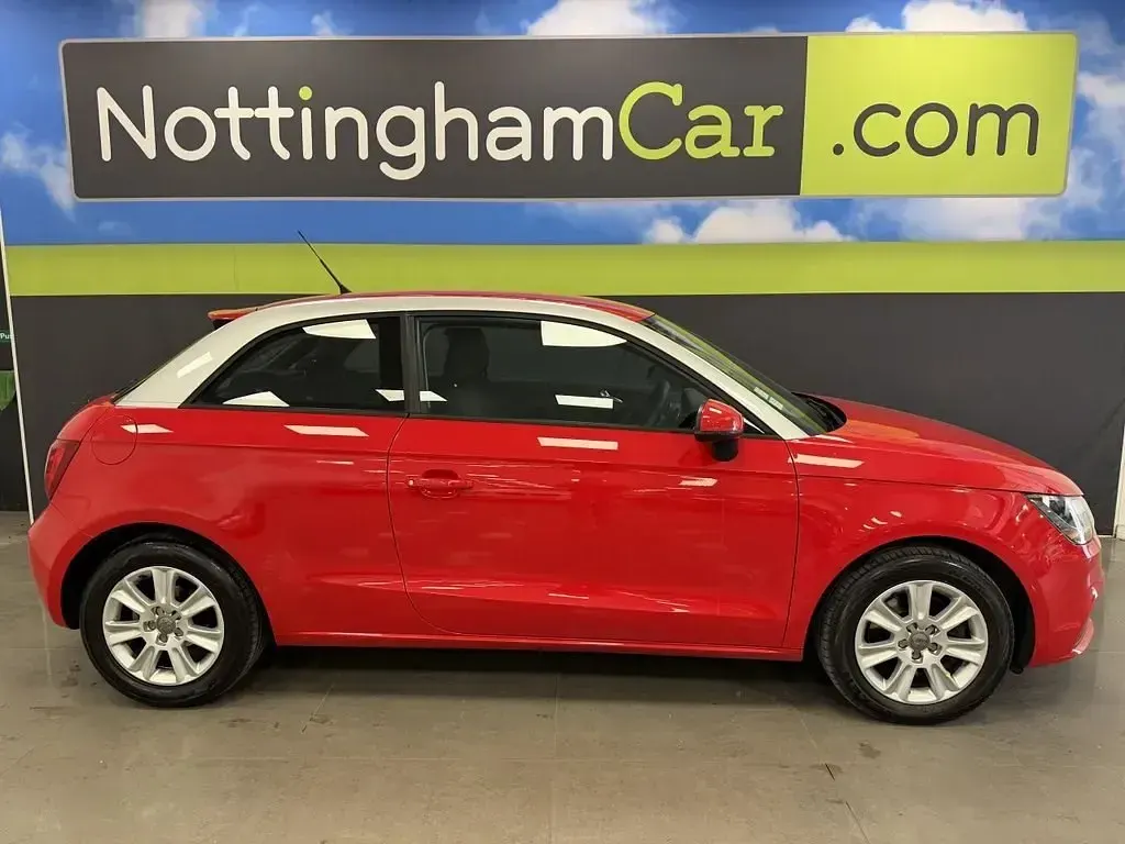 Usado Audi A1 Design 105 CV (77 kW) 2012 Rojo Utilitario