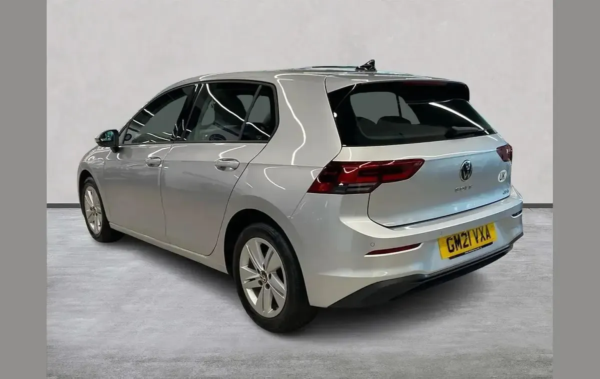 Used VW Golf VIII Life 147 HP (108 kW) 2021 Silver Hatchback