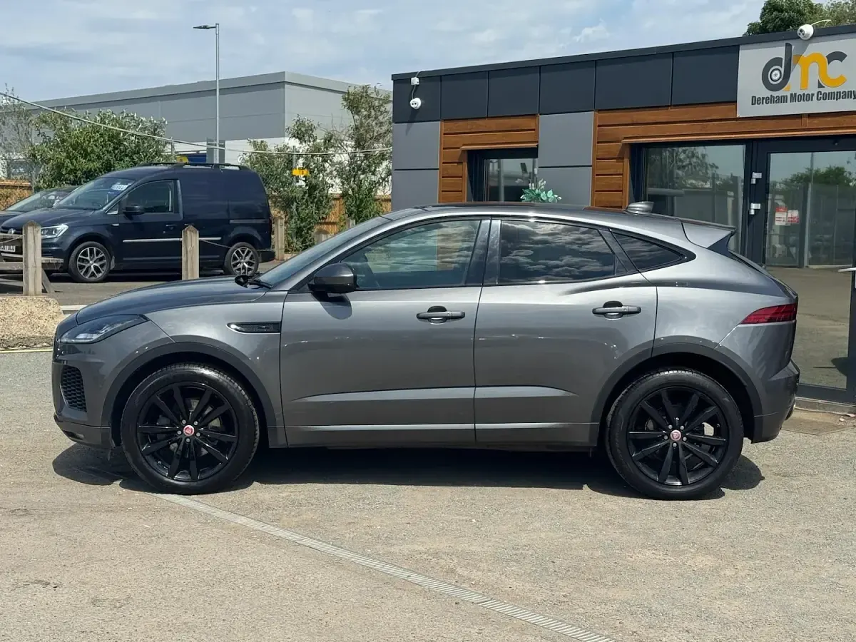 Używany Jaguar E-Pace Chequered Flag 180 KM (132 kW) 2019 Szary SUV