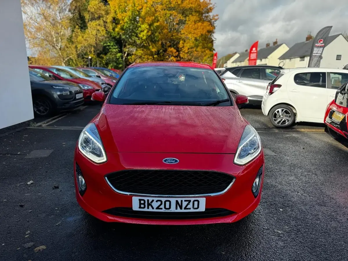 Usado Ford Fiesta Trend 95 CV (69 kW) 2020 Rojo Utilitario