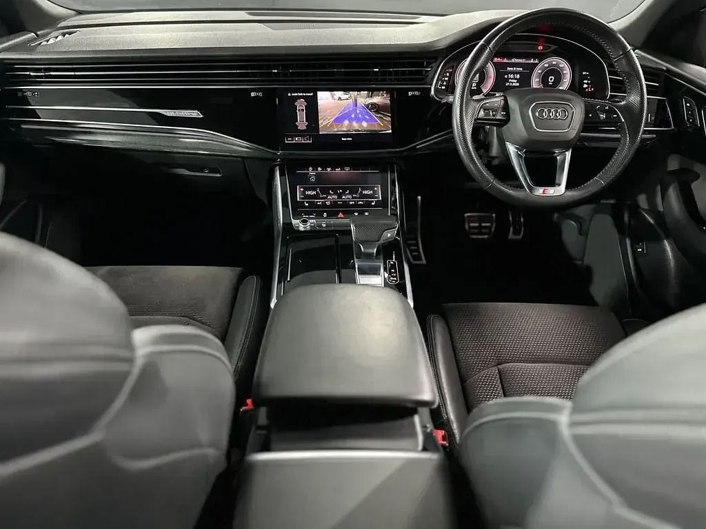 Używany Audi Q8 S-Line 286 KM (210 kW) 2019 Niebieski SUV