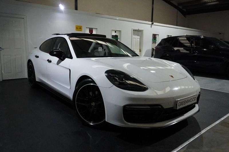 Used Porsche Panamera 330 HP (242 kW) 2017 White Hatchback
