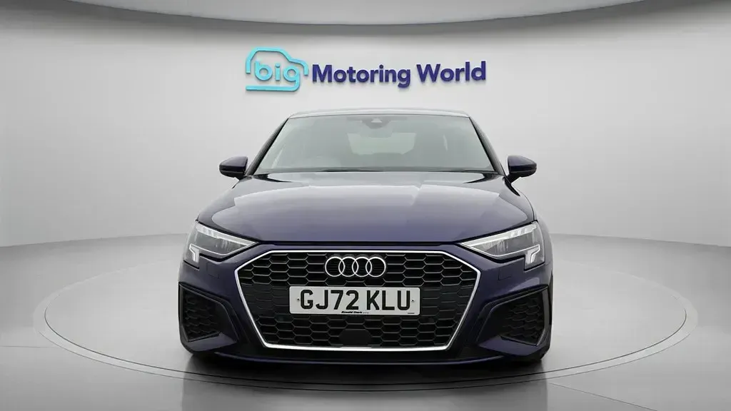 Begagnad Audi A3 S-Line 150 HK (110 kW) 2022 Blå Sedan