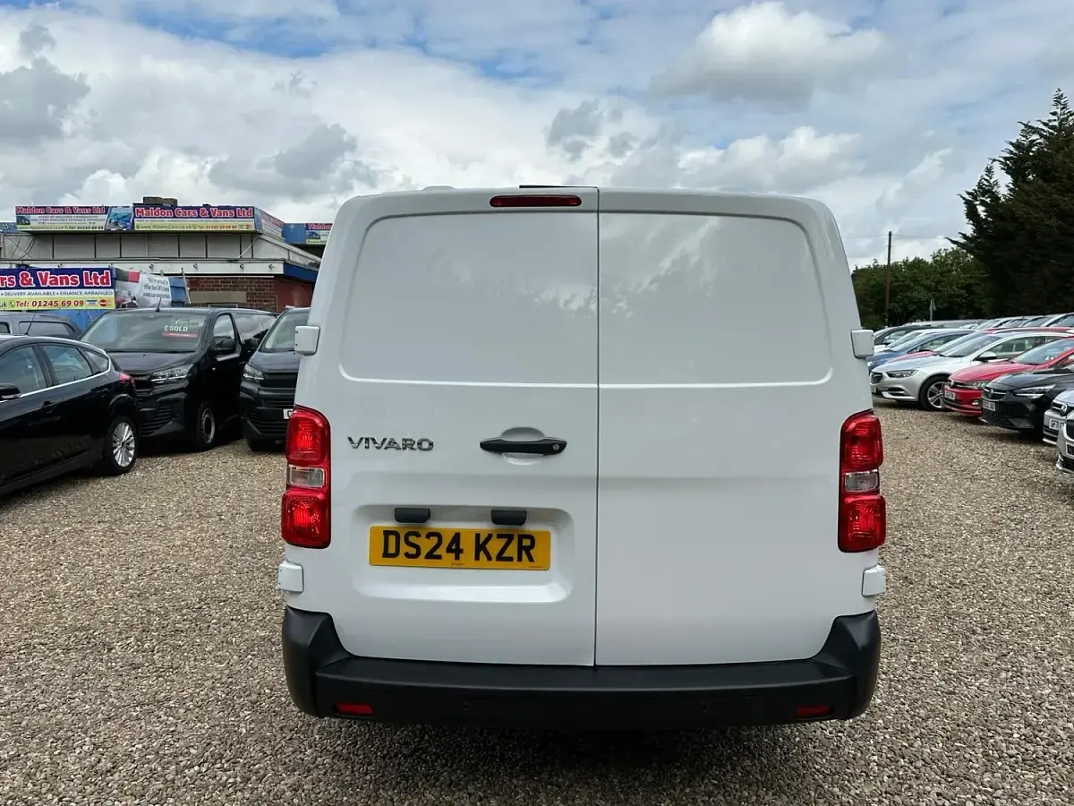 Used Vauxhall Vivaro 143 HP (105 kW) 2024 White MPV