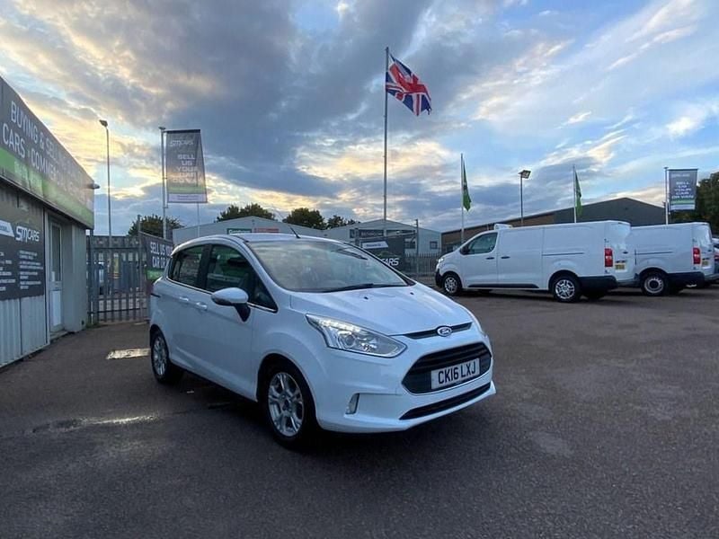 Used Ford B-MAX Zetec 95 HP (69 kW) 2016 White MPV