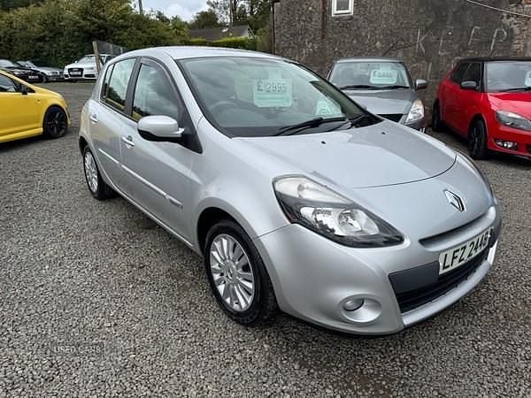 Silver Used 2012 Renault Clio IV Expression+ Hatchback | £2,995 (Good price) - Image 1/4