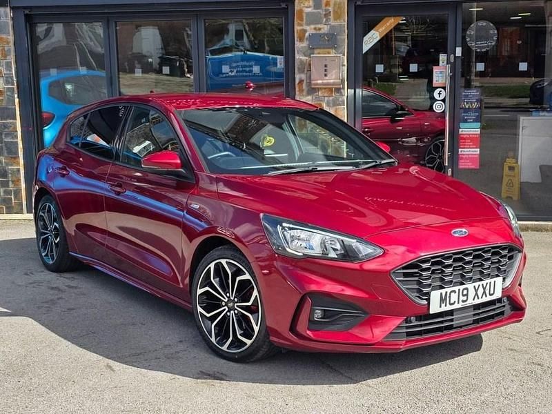 Used Ford Focus ST-Line X 125 HP (91 kW) 2019 Red Hatchback