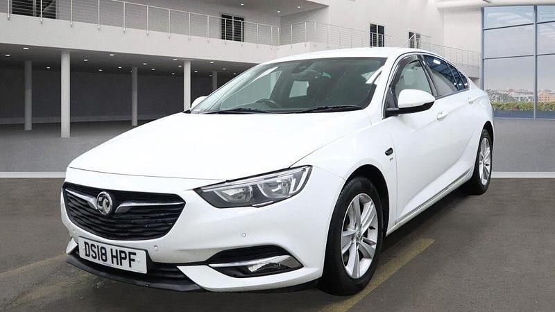 White Used 2018 Vauxhall Insignia SRi Hatchback | £8,700 (Fair price) - Image 1/4