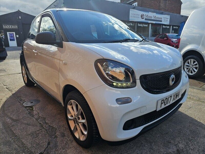 White Used 2017 Smart ForFour Passion Hatchback | £5,995 (Fair price) - Image 1/4
