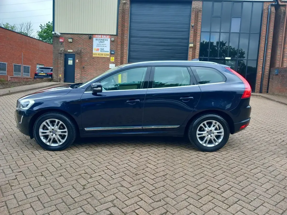 Used Volvo XC60 SE Lux 220 HP (161 kW) 2016 Blue SUV