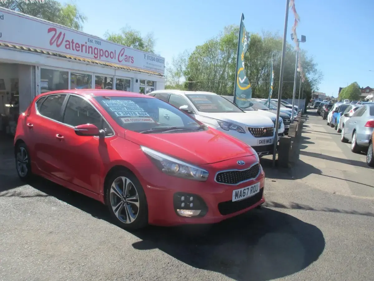 Käytetty Kia Ceed GT-Line 118 HP (86 kW) 2017 Punainen Viistoperä