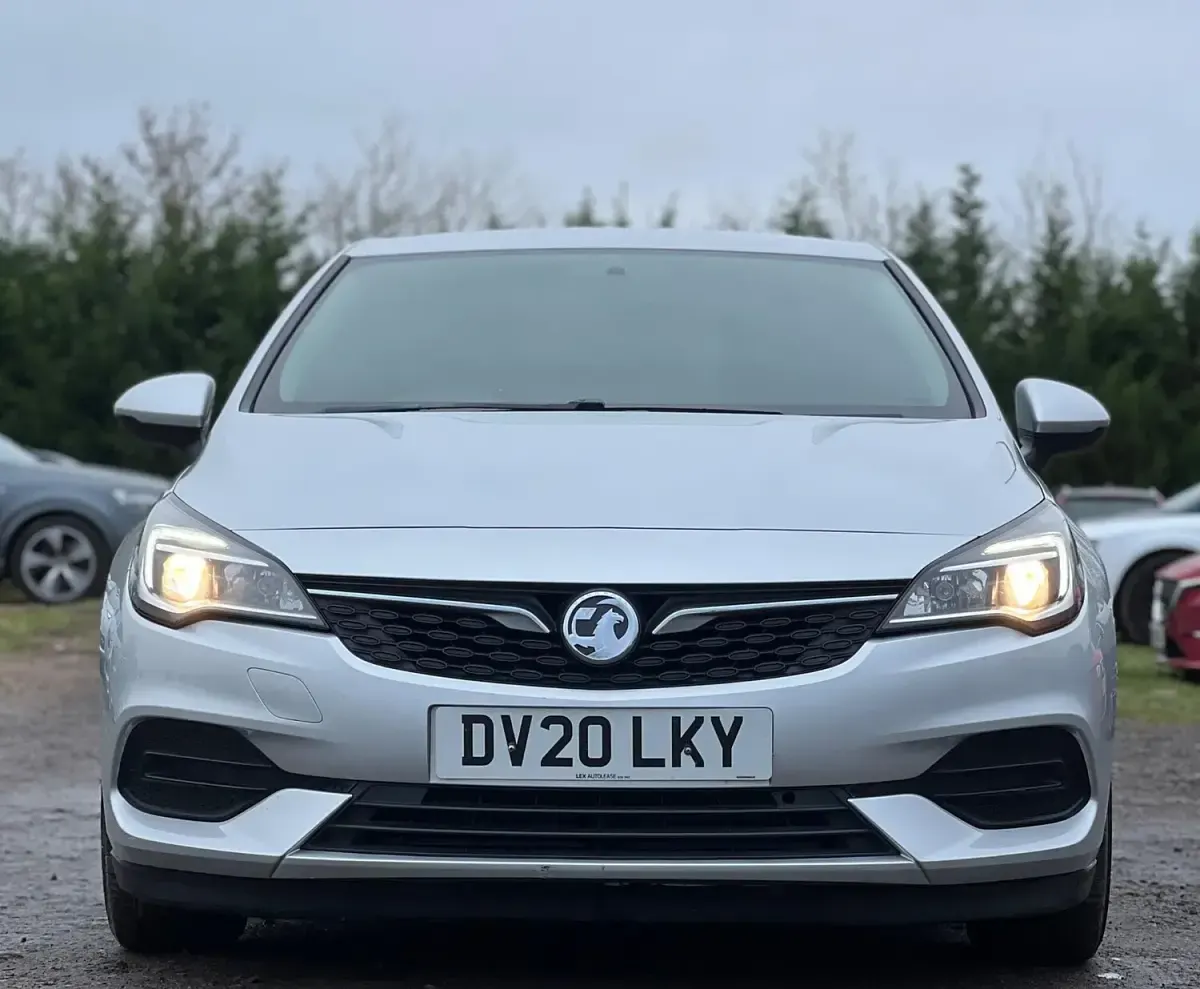 Used Vauxhall Astra Business Edition 105 HP (77 kW) 2020 Silver Hatchback