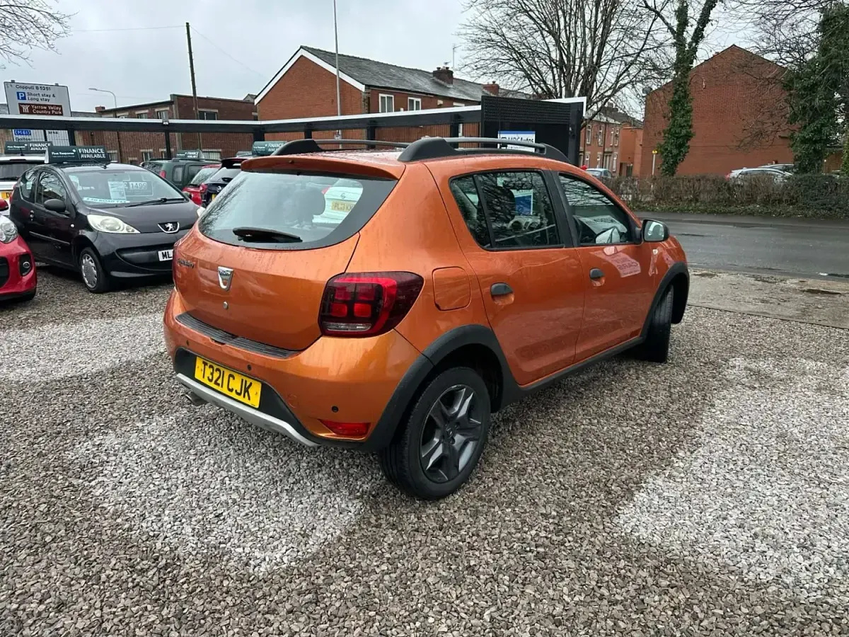 Używany Dacia Sandero Stepway 90 KM (66 kW) 2017 Pomarańczowy Hatchback